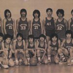 Harvey Eng figurait parmi le premier groupe de garçons qui se sont joints à l'équipe de basketball des Strathcona Boys (1974) Crédit photo : Centre communautaire de Strathcona