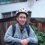 Louis Lapprend avec ses deux enfants en bicyclette dans Strathcona (2015) Crédit photo : Louis Lapprend