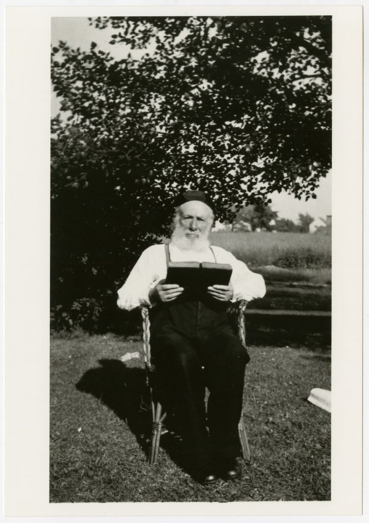 Rabbi Y.L. Graubart of Toronto (Bronte, ON), [between 1930 and 1935]. Ontario Jewish Archives, item 3413.